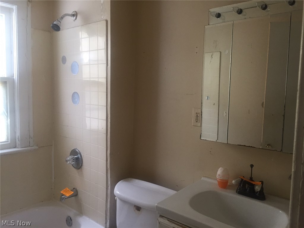 Walworth Realty Companys - Residential Income