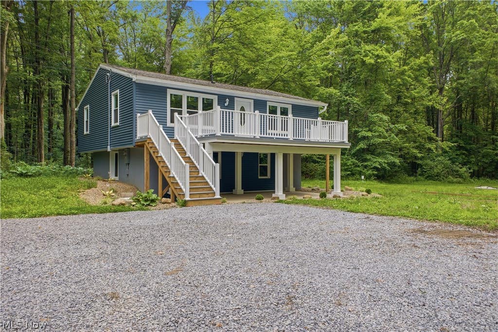 Photo of 17366 Market Street, Lake Milton, OH 44429 (MLS # 5218594)