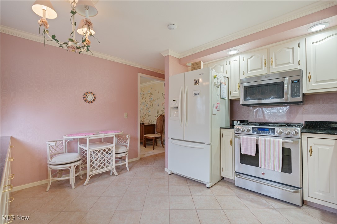 225 N Circle Drive, North Canton, Ohio image 16