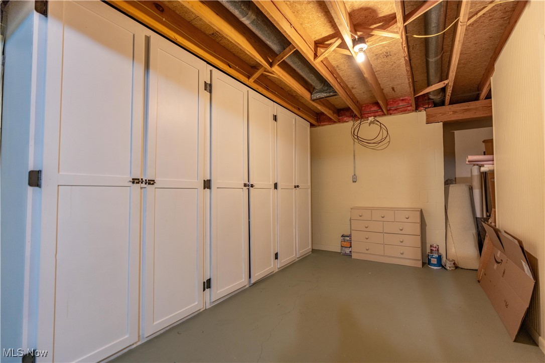 225 N Circle Drive, North Canton, Ohio image 31