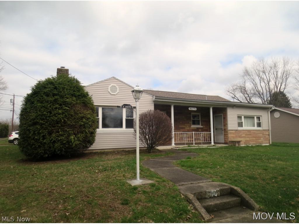 Out of city limits. Nice 31x26 detached heated two stall garage with bathroom. 12x10 storage bldg. 2 lots Elem: Neale Elementary Elem/Bus: Y JrHigh: Jackson Jr. High School JrHigh/Bus: Y High: Parkersburg High High/Bus: Y Fire: CIT Police: SHF;SQFT=Fin L1:1380, Fin Above:1380, Fin Total:1380, Unfin Above:0;GAR= 2 Car Det