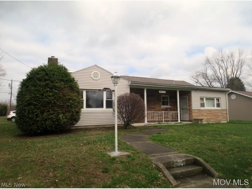 Out of city limits. Nice 31x26 detached heated two stall garage with bathroom. 12x10 storage bldg. 2 lots  Elem: Neale Elementary  Elem/Bus: Y  JrHigh: Jackson Jr. High School  JrHigh/Bus: Y  High: Parkersburg High  High/Bus: Y  Fire: CIT  Police: SHF;SQFT=Fin L1:1380, Fin Above:1380, Fin Total:1380, Unfin Above:0;GAR= 2 Car Det