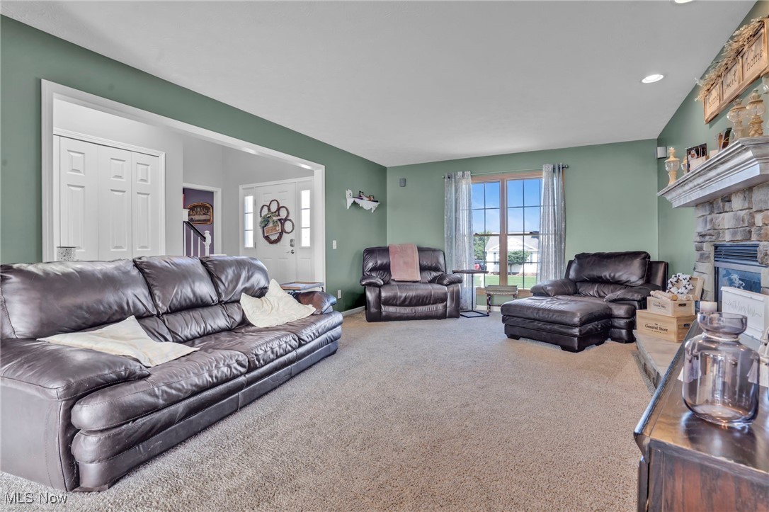 6013 Sunscape Drive, Louisville, Ohio image 5