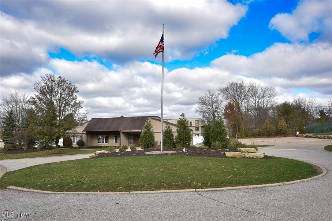 9521 Sunrise Boulevard #J5, North Royalton, Ohio image 28