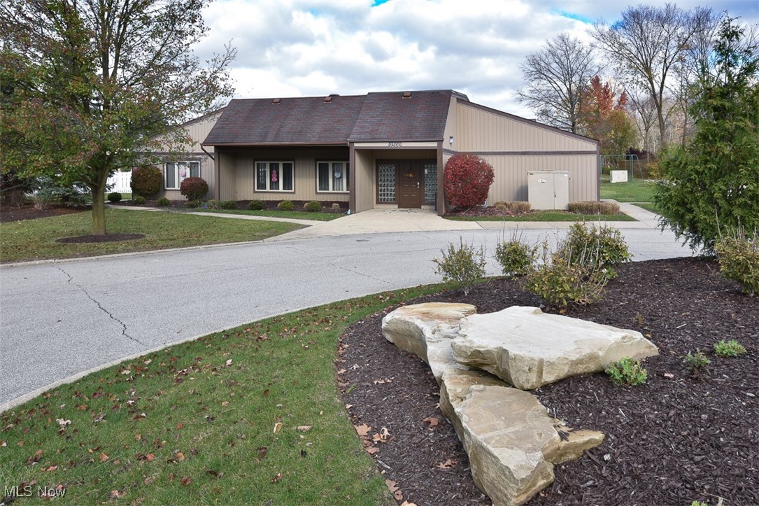 9521 Sunrise Boulevard #J5, North Royalton, Ohio image 27