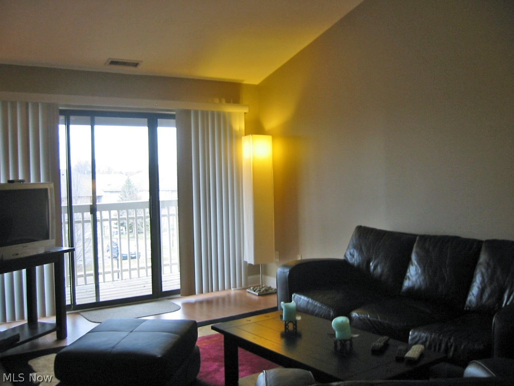 Enclave/Rosemont Rdg Condo Own - Residential