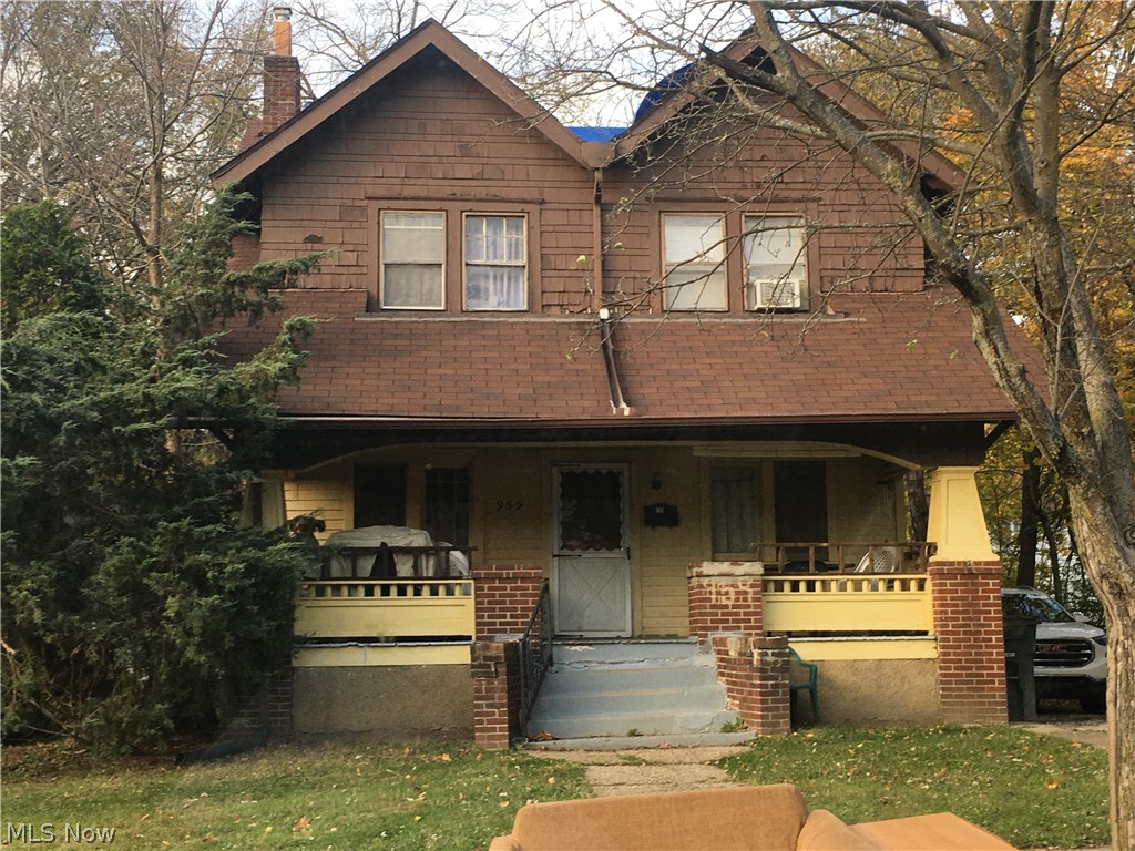 Excellent Investment property! Currently Rented at $700/mo. Long term tenant. Owner selling this house, and two other rental properties. 325 Grace, 712 Noah.