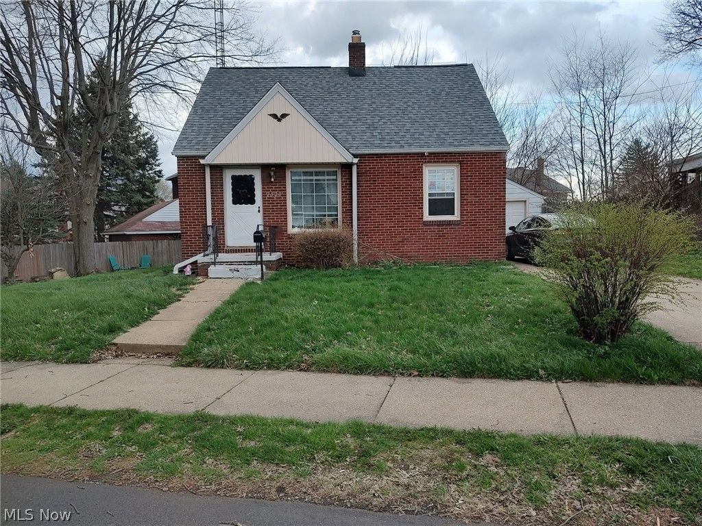 Photo of 2520 Daleford Avenue NE, Canton, OH 44705 (MLS # 5198907)