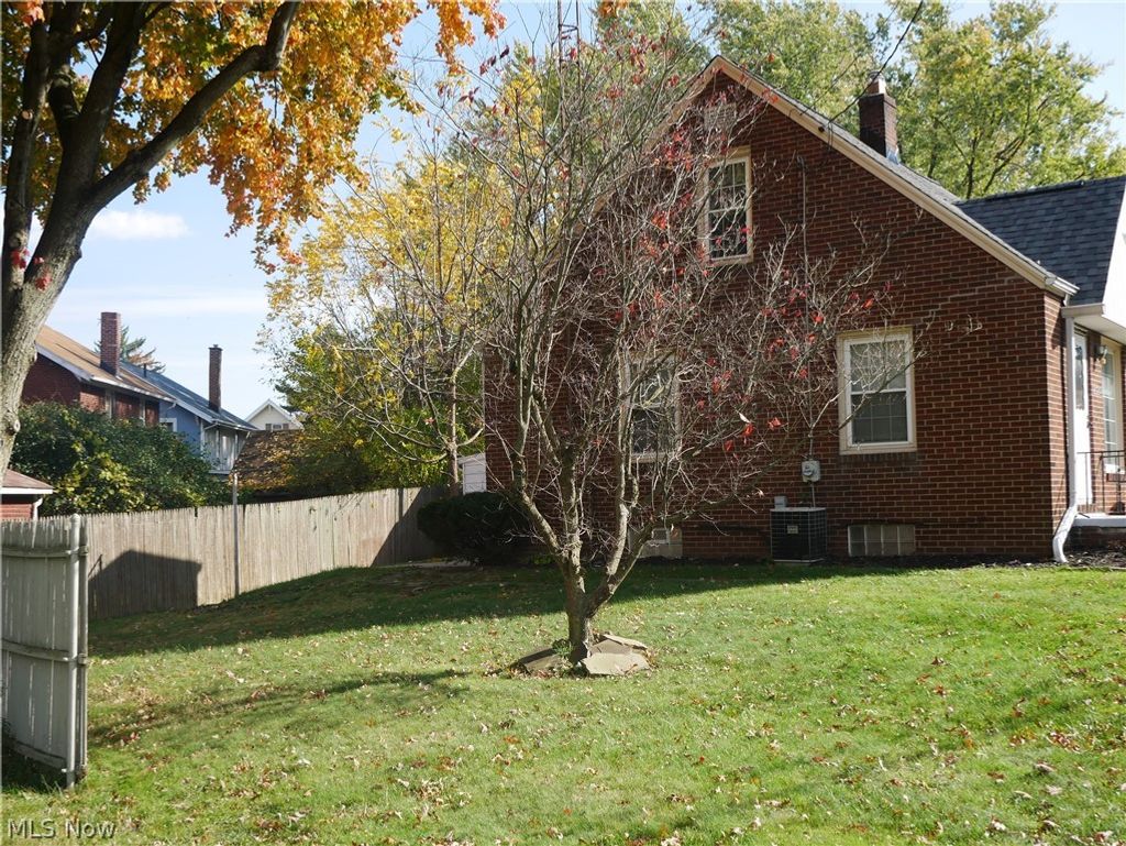 Photo of 2520 Daleford Avenue NE, Canton, OH 44705 (MLS # 5198907)