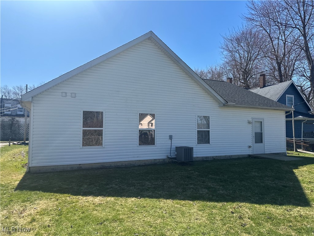 713 W 39th Street, Ashtabula, Ohio image 16