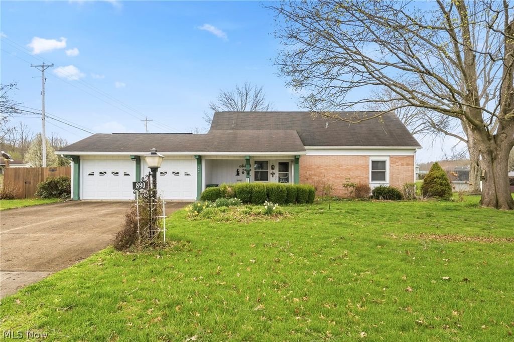 Photo of 890 Huffman Square NE, Bolivar, OH 44612 (MLS # 5198871)