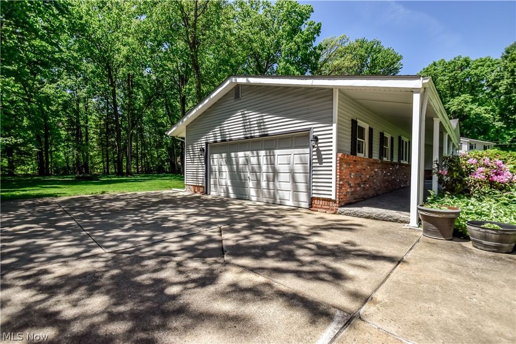 Photo of 9412 Beaver Creek Drive, Mentor, OH 44060 (MLS # 5212176)