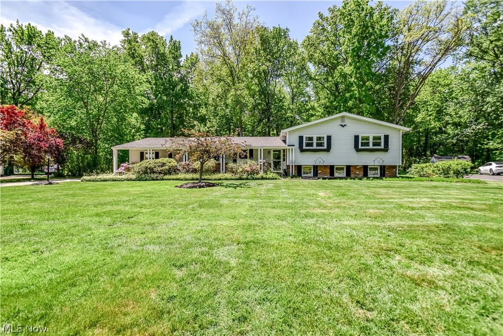 Photo of 9412 Beaver Creek Drive, Mentor, OH 44060 (MLS # 5212176)
