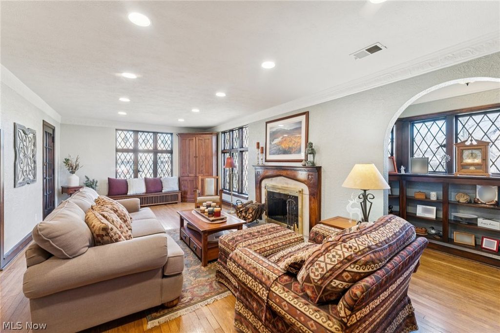 Photo of 3616 Sutherland Road, Shaker Heights, OH 44122 (MLS # 5188479)