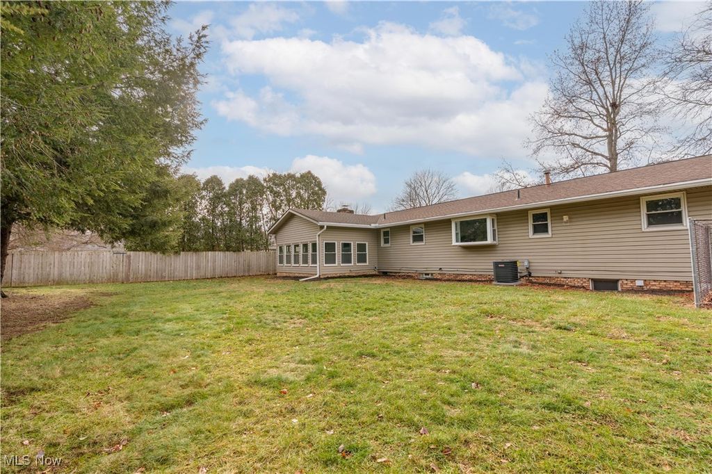 Photo of 3536 Oxford Avenue NW, Massillon, OH 44646 (MLS # 5180438)