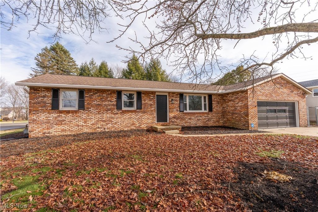 Photo of 3536 Oxford Avenue NW, Massillon, OH 44646 (MLS # 5180438)