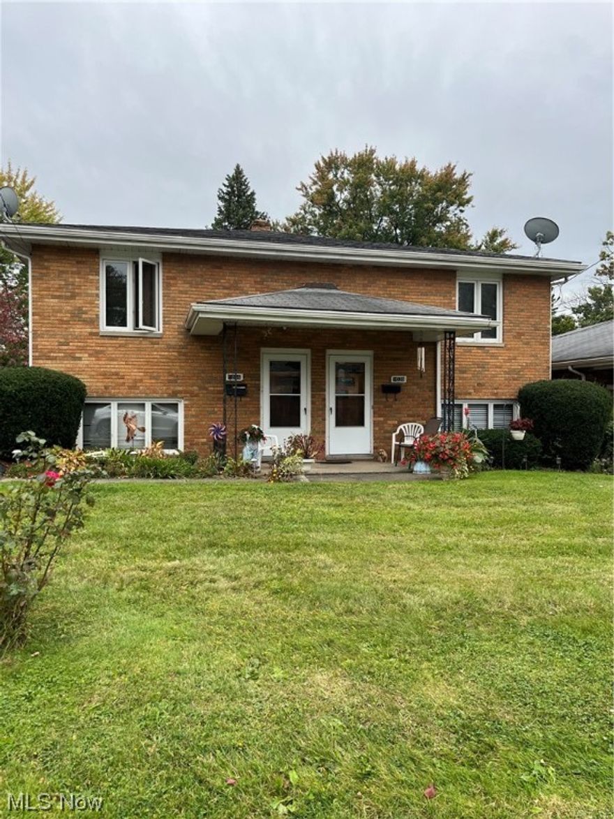 Looking for a great rental with 2 bedrooms. Look no further. Along with the 2 bedrooms is 1.5 bath with a 1 car garage and in unit laundry. Call today to schedule your personal tour.