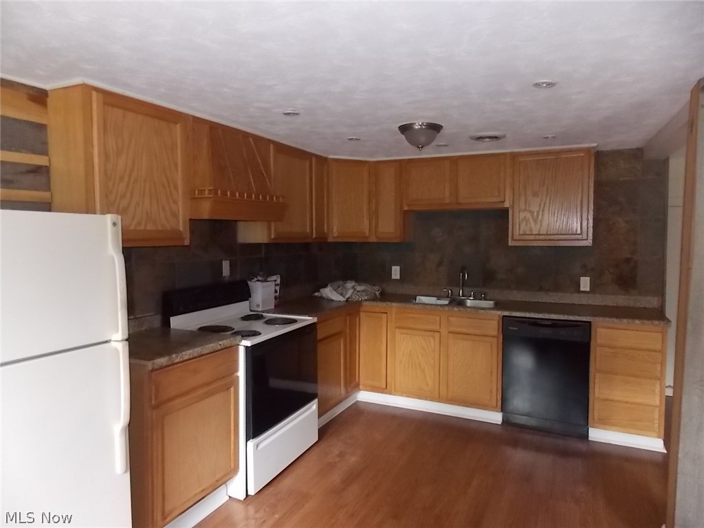 J H Mccall Incs Bedford Hlnd - Residential