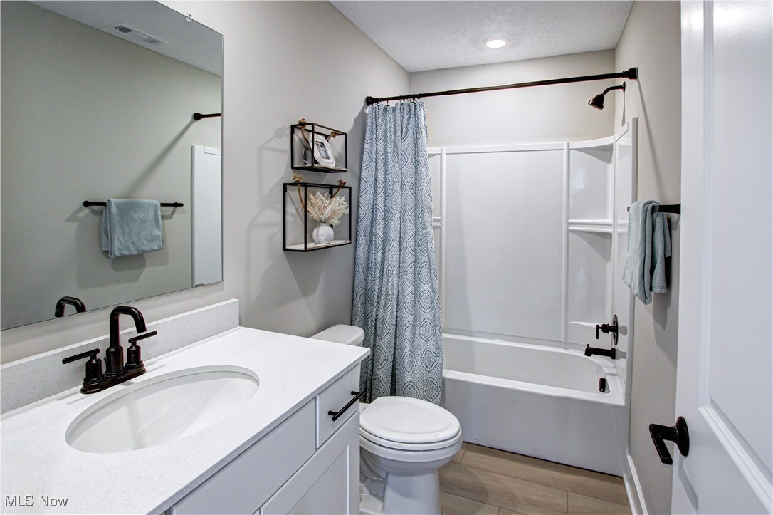 Port Side Condos Ph 1 - Residential