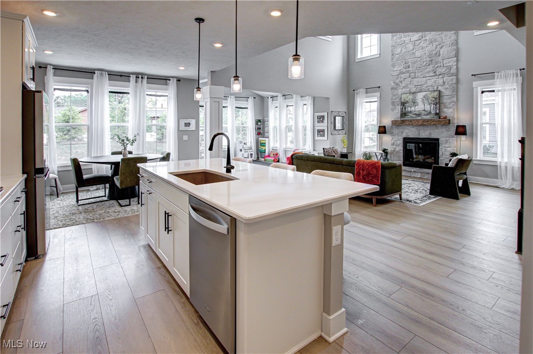 Port Side Condos Ph 1 - Residential