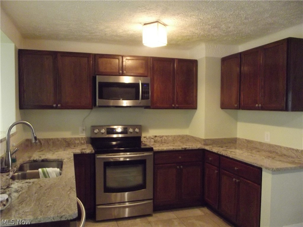 Sunshine Realty Inc 01 - Residential Lease