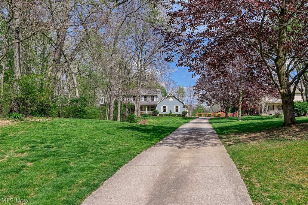 Photo of 1632 Carriage House Drive, Mogadore, OH 44260 (MLS # 5204876)