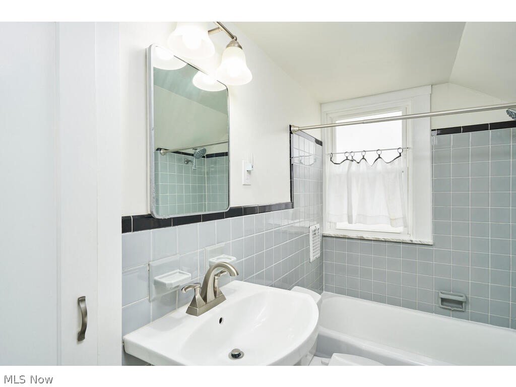 Walter H Tellings Oakmont Sub - Residential