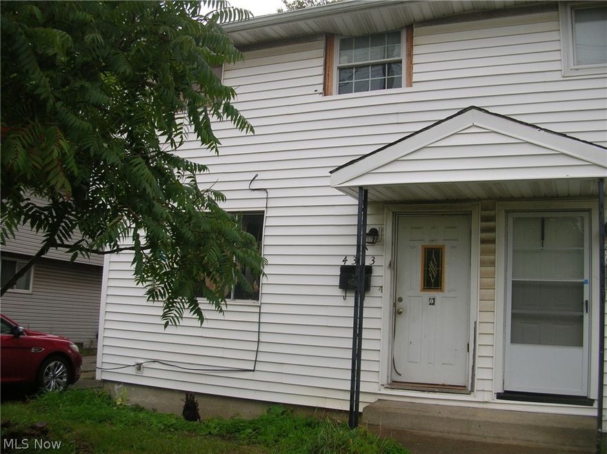 Calling all investors for this 'Good Bones' 1/2 Duplex Colonial home on Cleveland's West side! -larger than it looks Home with a Full- Basement. Needs work throughout! -put work into it- sweat equity or your personal ideas -much potential-! This home has 3 bedrooms-'L' shape Living Room-Dining room Combo Kitchen etc.
Must be a 'CASH' Transaction-Good Winter Project-Super location- close to major highways, airport, and downtown. Won't last! -Show & sell.
THIS IS A 'AS IS' SALE-SELLER WILL DO NO REPAIRS!

Seller does not guarantee appliances whatsoever!!!