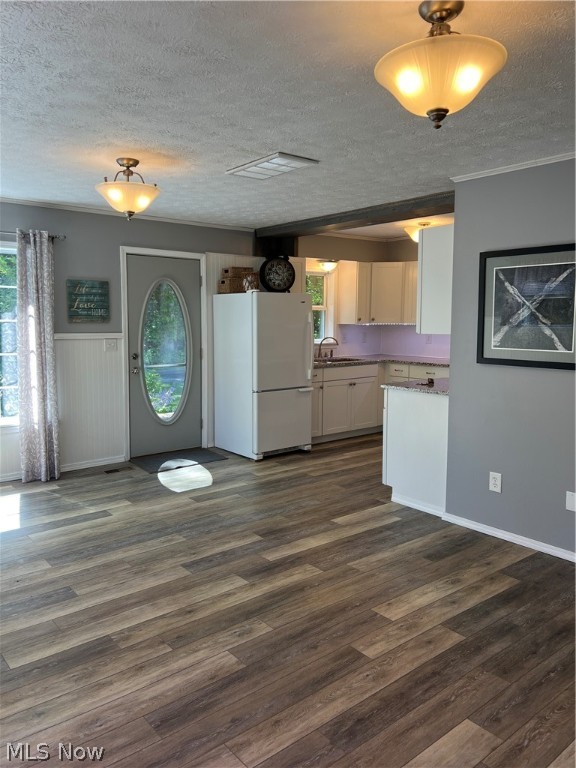 d-202 E Gen On Lake - Residential