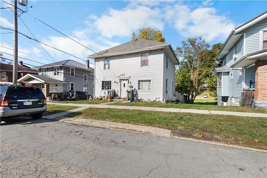 There is some old world charm still in this 3 bedroom 1400 sq ft home with a 1 car garage. If you are looking for a great starter home or an excellent investment property you will need to check it out. Property is located only a few blocks from the center of town to enjoy all that Cambridge has to offer, and blocks away from the city park with everything it has to offer. Contract your local agent today before you miss out!