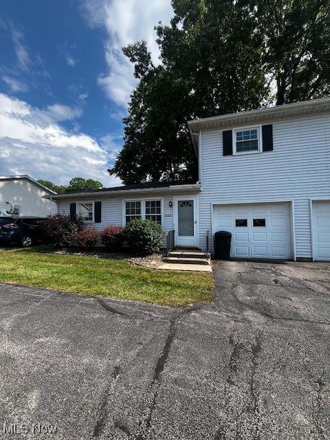 Located in Salem is this 1 bed/1 bath ranch condo. There is a living room, dining area and kitchen. Appliances provided but to be maintained by tenant are a stove, refrigerator, washer and dryer. There is also a 1 car attached garage. Monthly rent is $825.00 and the tenant pays electric and water. Water/sewer stays in owners name but the tenant is responsible for the bill. Full security deposit of $825.00 and first month rent is due before an approved tenant can move in. Minimum 2 year lease agreement is required. No smoking, no pets and no Section 8.