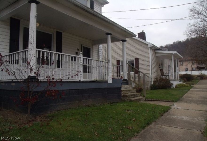 3 bed, 2 bath Toronto, OH home for sale. This property is located in a residential neighborhood, close to downtown. Home has
great potential. There is lots of wood molding throughout that adds plenty of charm. The rooms are well sized and have great potential. Could be a
perfect starter home or investment property.