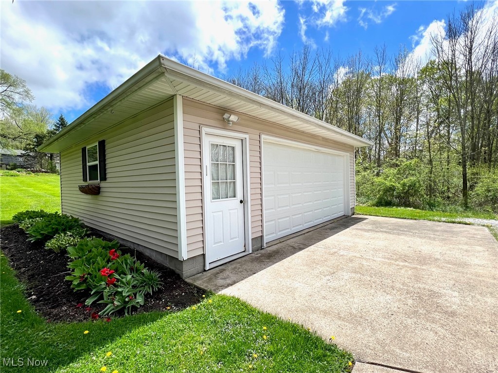 11075 Auburn Road, Chardon, Ohio image 5