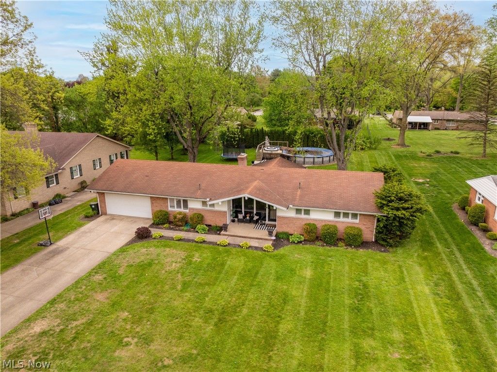 Photo of 1331 Buena Vista Street NE, Canton, OH 44714 (MLS # 5205016)