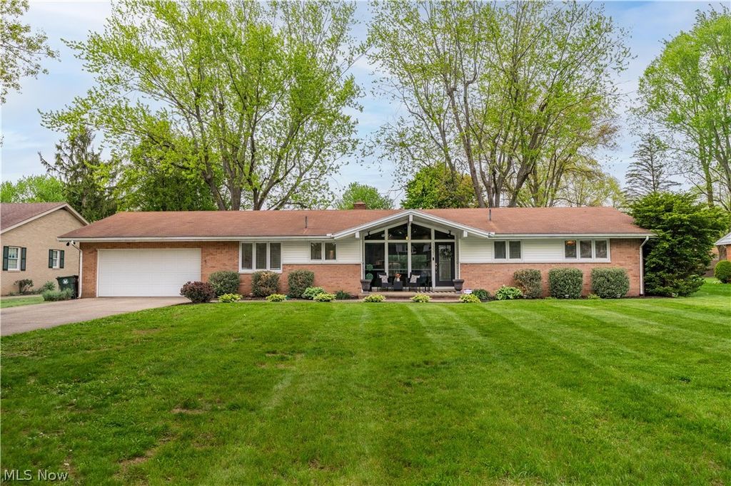 Photo of 1331 Buena Vista Street NE, Canton, OH 44714 (MLS # 5205016)