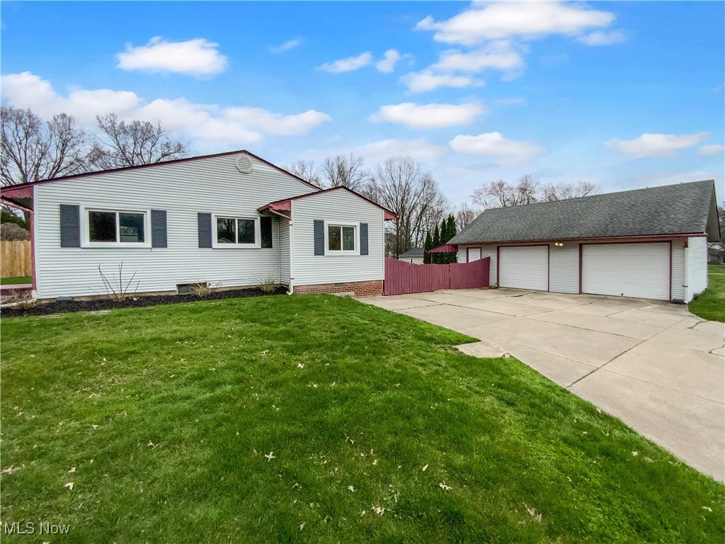 1231 Treasch Drive, Cuyahoga Falls, Ohio image 1