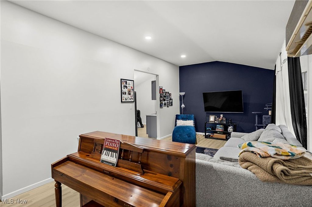 Photo of 3011 Bainbridge Avenue, Youngstown, OH 44511 (MLS # 5183437)