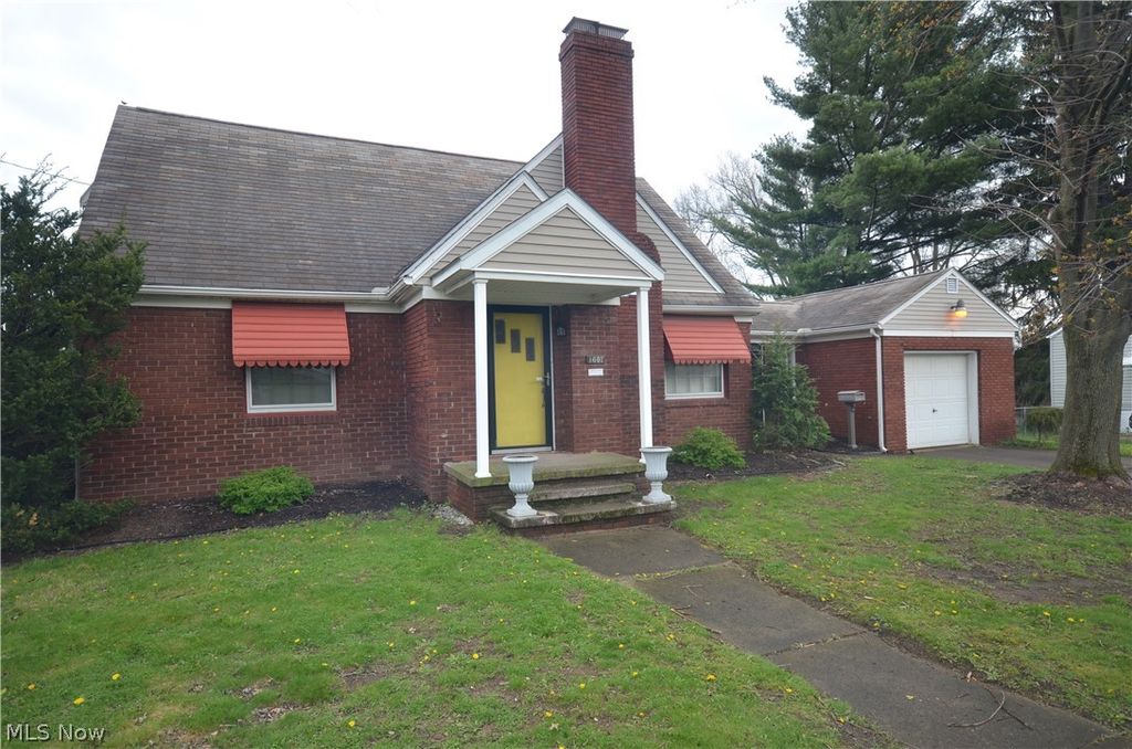 Photo of 1601 Tonawanda Avenue, Akron, OH 44305 (MLS # 5200902)