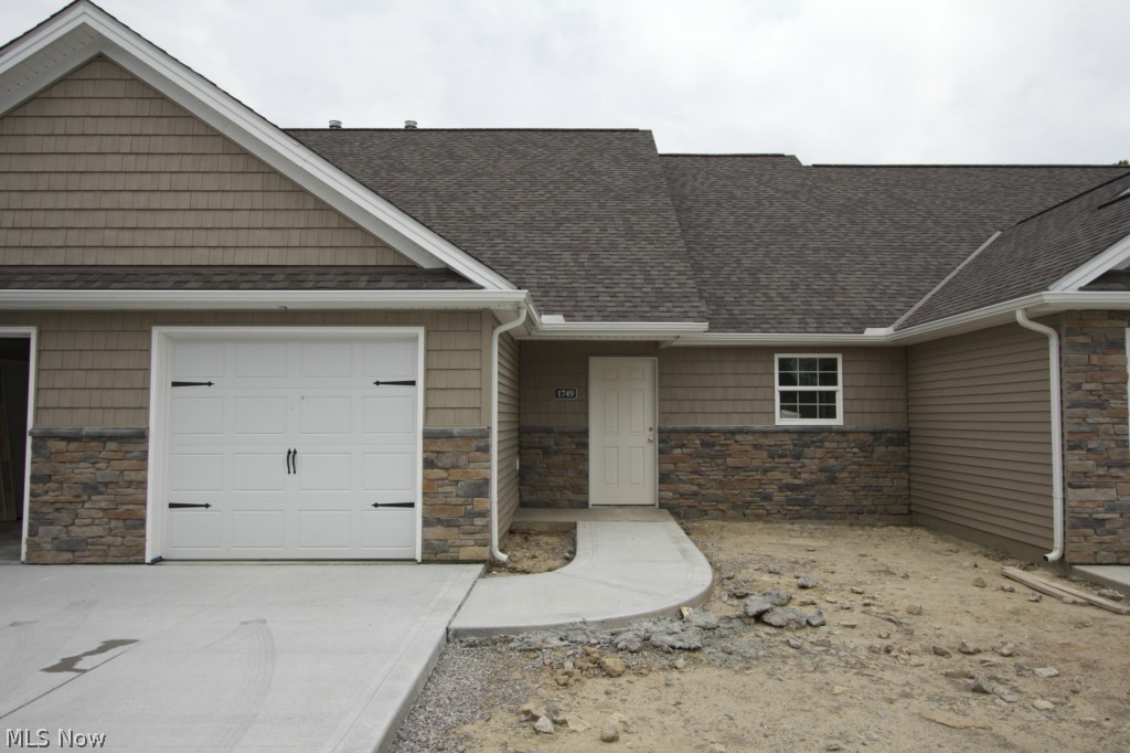 Brand NEW 2-story, 3 Bedroom 2-1/2 Bath apartment available June 30, 2014. Includes Living Room, Eat-in Kitchen with granite countertops & island, dining room and attached 1 car garage. Plenty of room for entertaining on the back patio. Conveniently located near freeway access, shopping and dining.