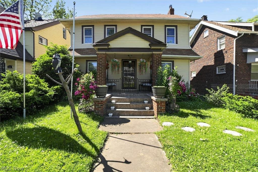 Photo of 1066 Nela View Road, Cleveland Heights, OH 44112 (MLS # 5214997)