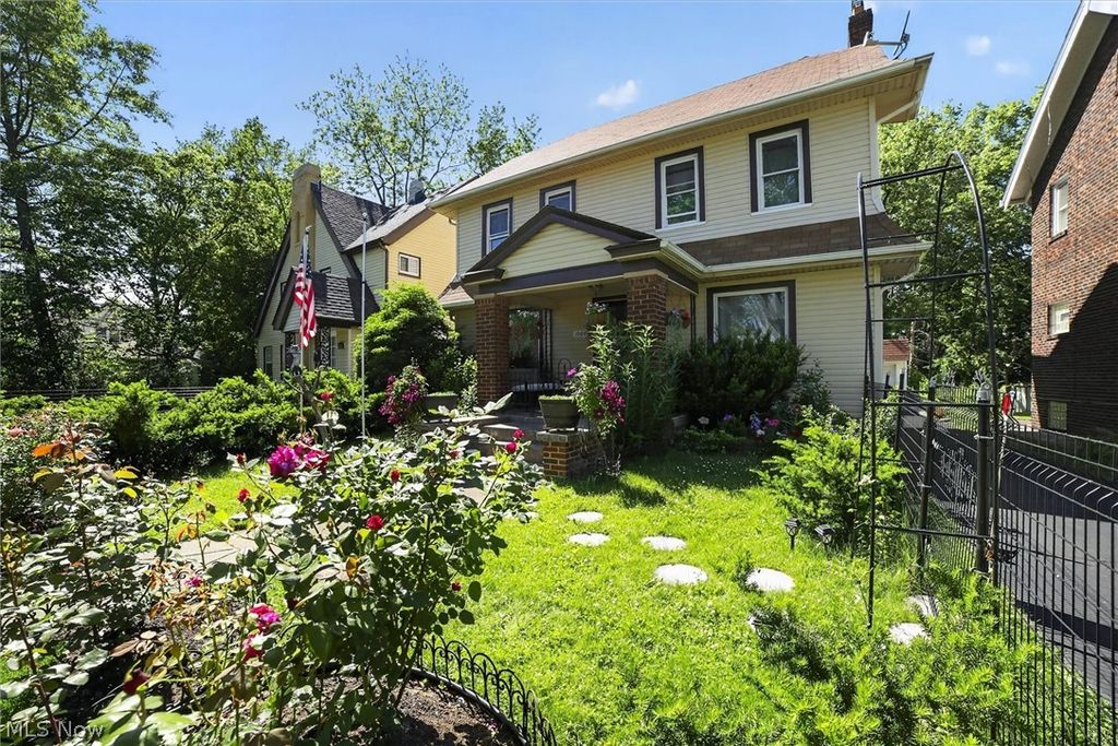 Photo of 1066 Nela View Road, Cleveland Heights, OH 44112 (MLS # 5214997)