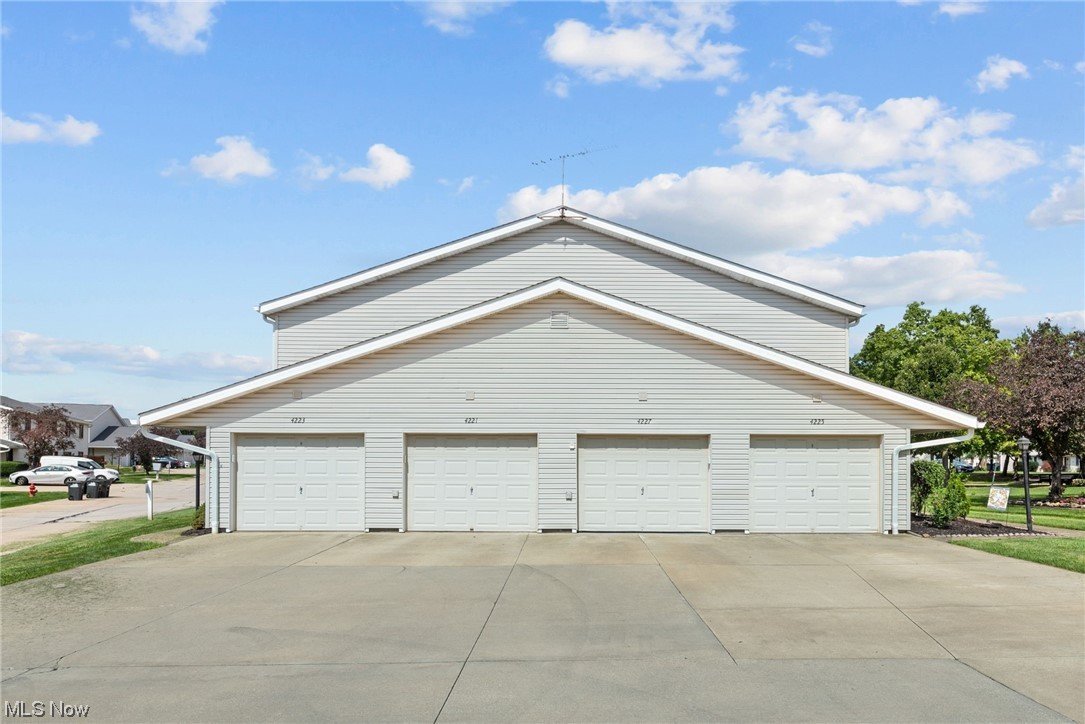 Kings Court Condo - Residential