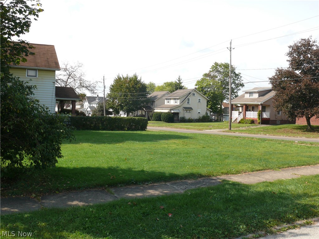 Nice Vacant Residential Corner Lot at Corner of Washington Avenue & Churchill Road. Lot size 97 frontage -- 70 depth. Adjacent to listing #4138922,
716 & 716 1/2 Washigton Avenue. Ideal to purchase both properties and build a garage on this adjacent lot.
