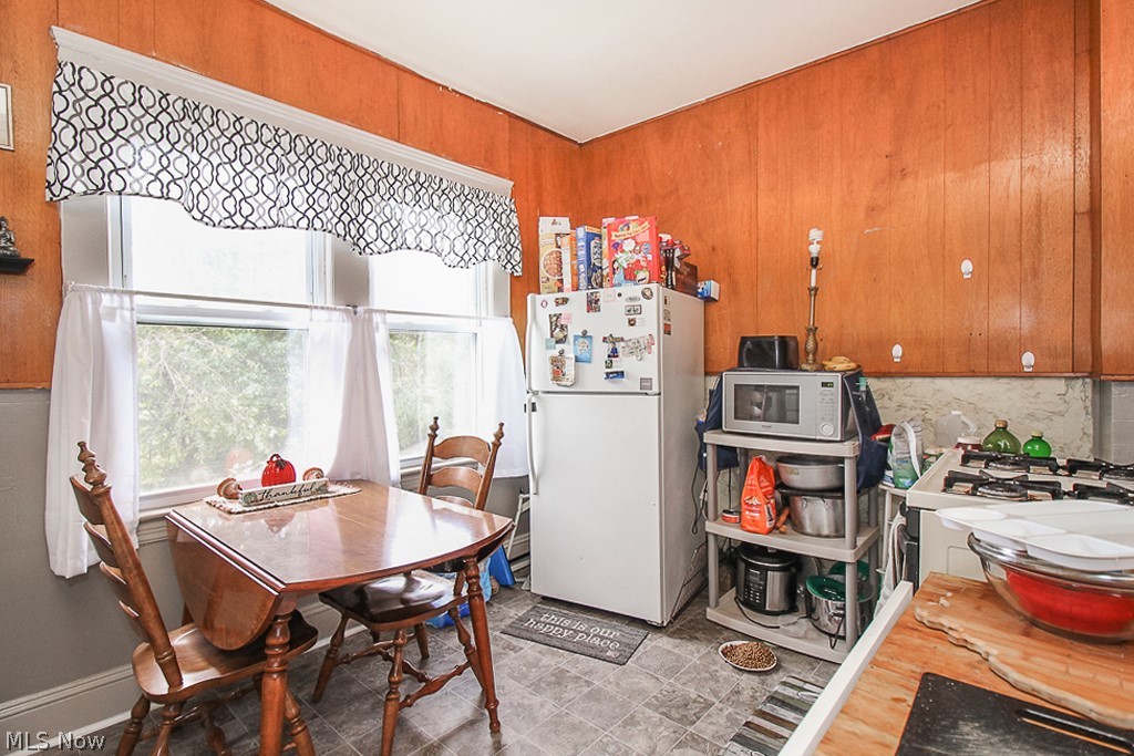 Curtiss & Ambler & H M Tylers - Residential Income