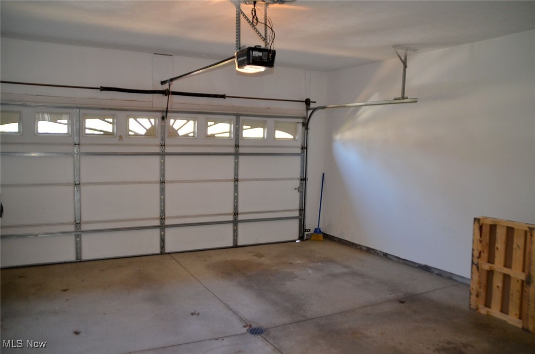 Charleston Place R-2 Developme - Residential Lease