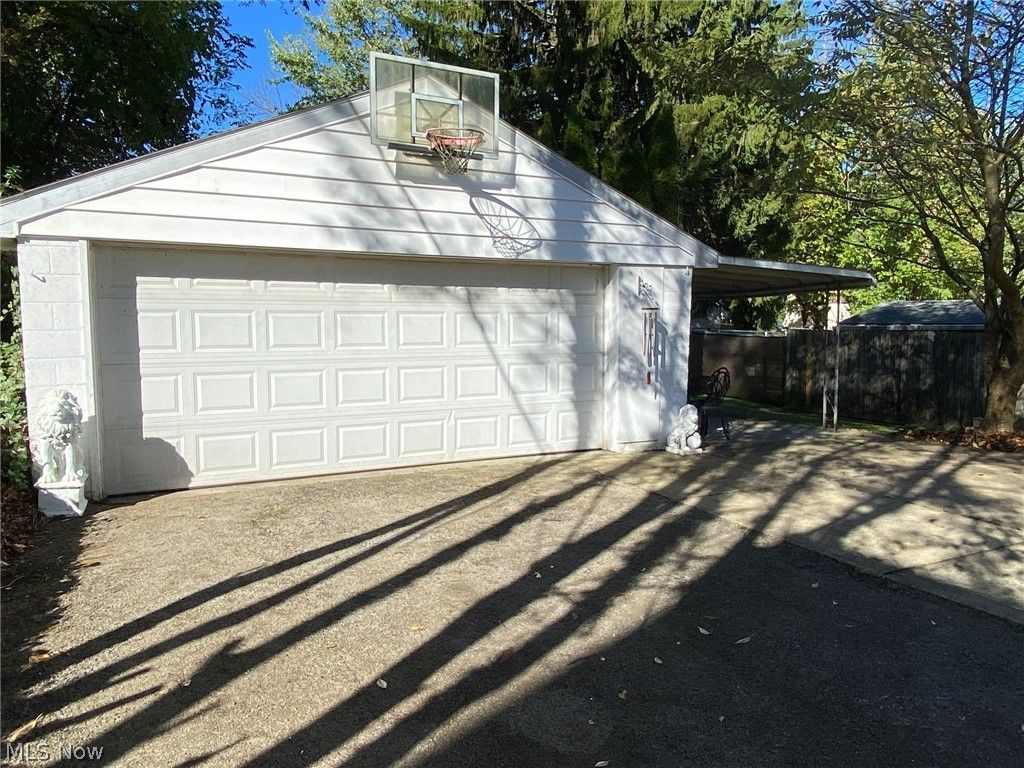 Photo of 101 Ridgeway Street, Struthers, OH 44471 (MLS # 5188222)