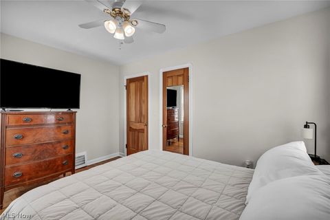 Tiny photo for 424 E 326th Street, Willowick, OH 44095 (MLS # 5216673)