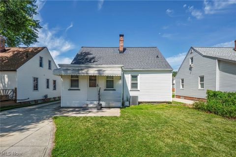 Tiny photo for 424 E 326th Street, Willowick, OH 44095 (MLS # 5216673)