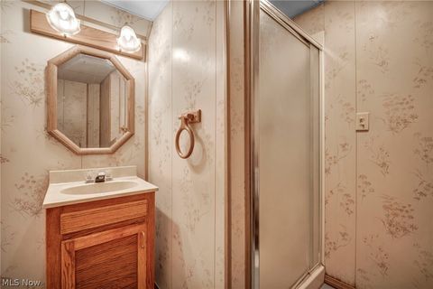Tiny photo for 424 E 326th Street, Willowick, OH 44095 (MLS # 5216673)