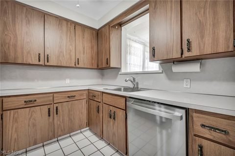 Tiny photo for 424 E 326th Street, Willowick, OH 44095 (MLS # 5216673)